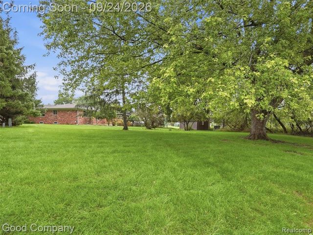 8888 Mystic Lane, Warren, MI 48093