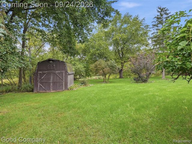 8888 Mystic Lane, Warren, MI 48093