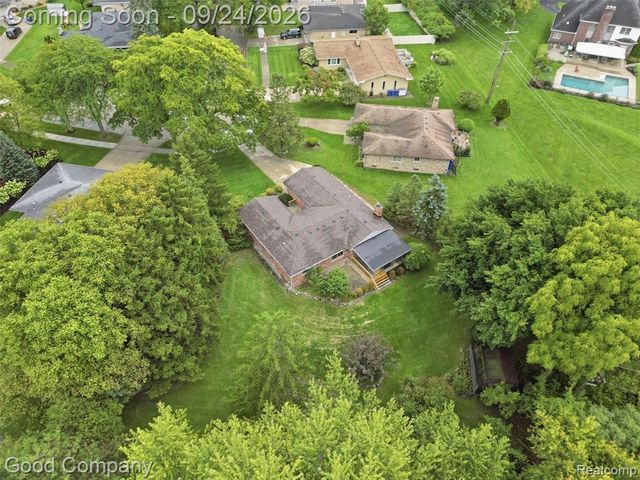 8888 Mystic Lane, Warren, MI 48093