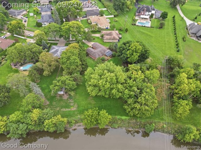 8888 Mystic Lane, Warren, MI 48093