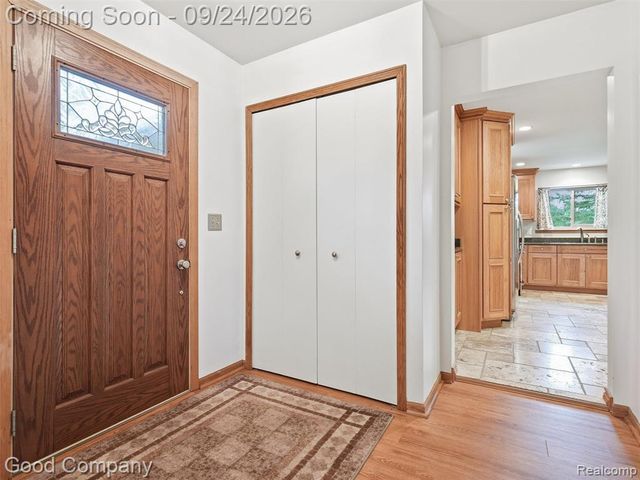8888 Mystic Lane, Warren, MI 48093