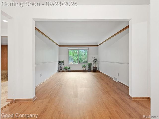 8888 Mystic Lane, Warren, MI 48093