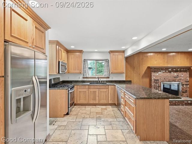8888 Mystic Lane, Warren, MI 48093