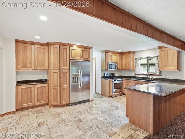 8888 Mystic Lane, Warren, MI 48093