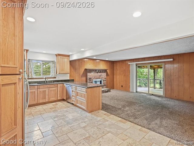 8888 Mystic Lane, Warren, MI 48093