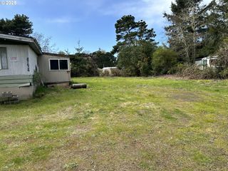 87636 RHODODENDRON Dr, Florence, OR 97439