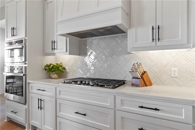 2456 W 176th Street, Overland Park, KS 66085