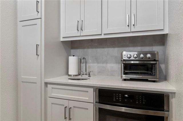 2456 W 176th Street, Overland Park, KS 66085