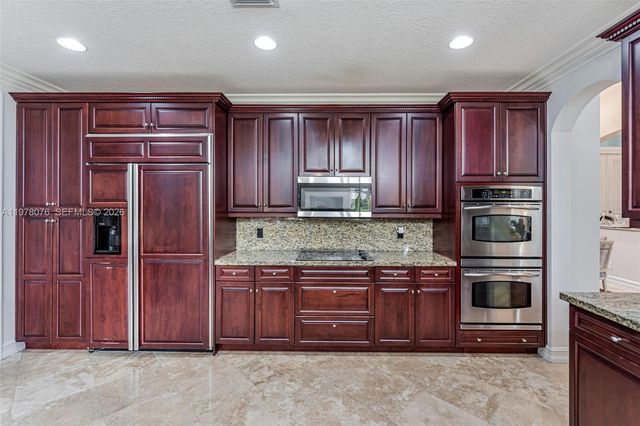 10221 Blue Palm St, Plantation, FL 33324