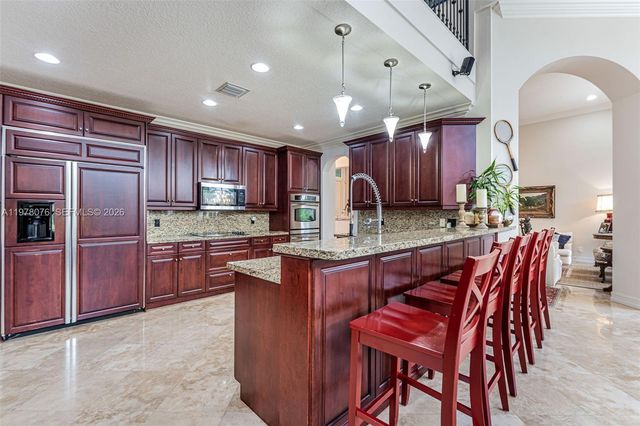 10221 Blue Palm St, Plantation, FL 33324