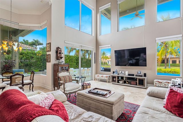 10221 Blue Palm St, Plantation, FL 33324