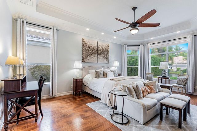 10221 Blue Palm St, Plantation, FL 33324