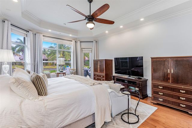 10221 Blue Palm St, Plantation, FL 33324