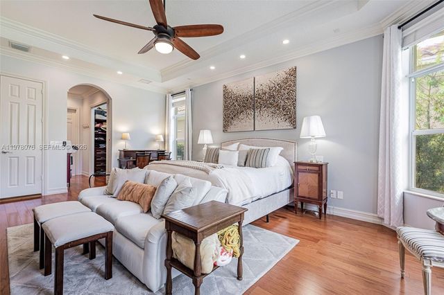 10221 Blue Palm St, Plantation, FL 33324