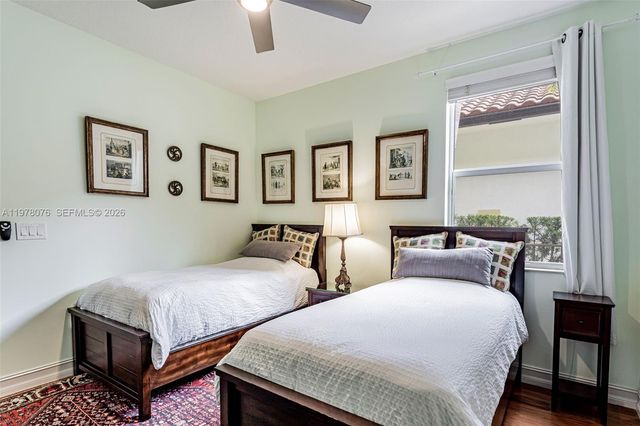 10221 Blue Palm St, Plantation, FL 33324