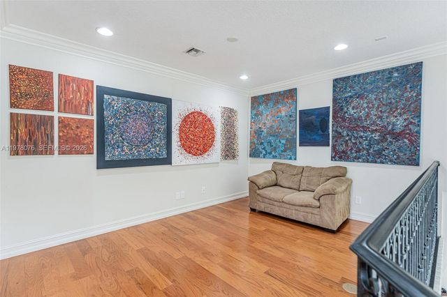 10221 Blue Palm St, Plantation, FL 33324