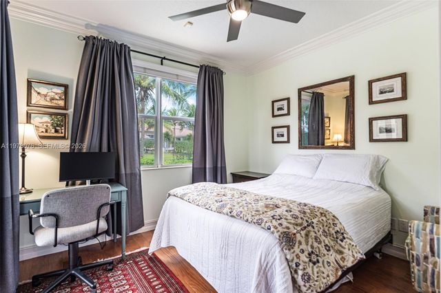 10221 Blue Palm St, Plantation, FL 33324