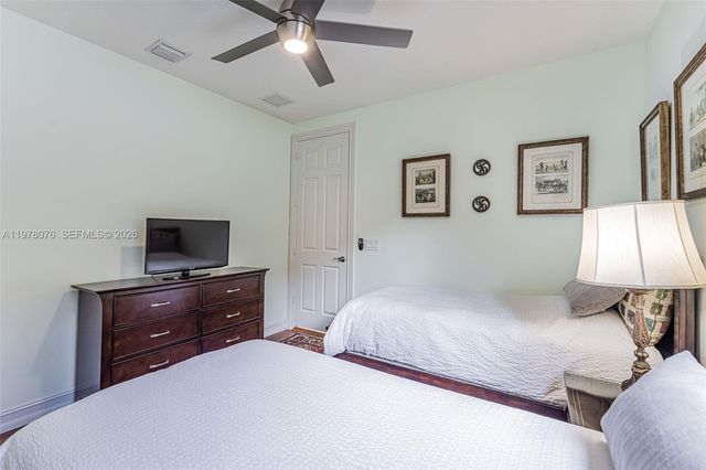 10221 Blue Palm St, Plantation, FL 33324