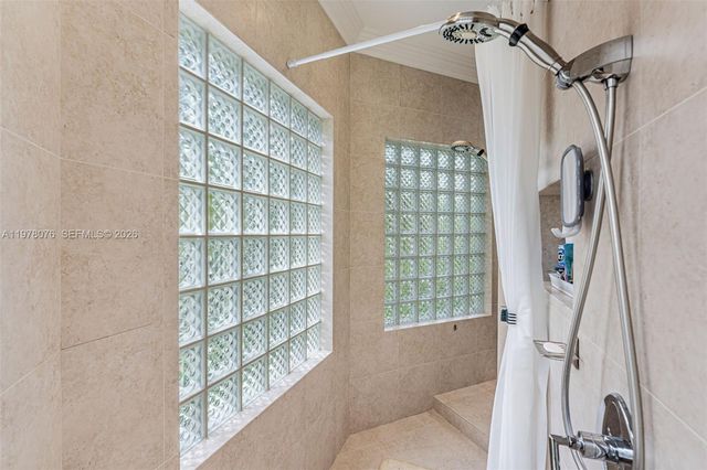 10221 Blue Palm St, Plantation, FL 33324