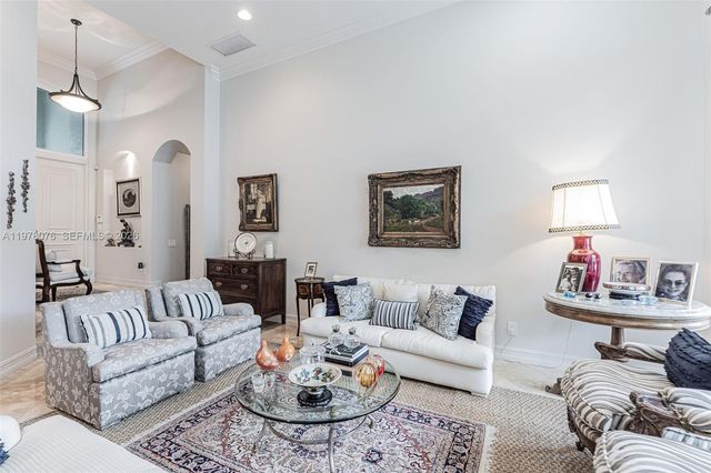 10221 Blue Palm St, Plantation, FL 33324