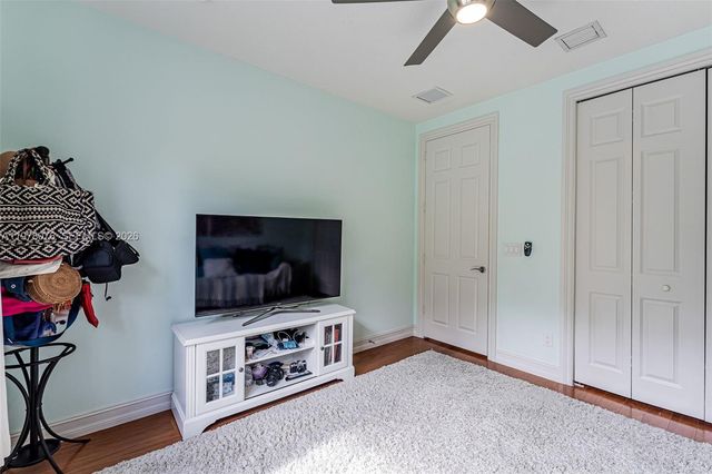 10221 Blue Palm St, Plantation, FL 33324