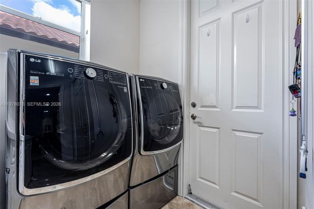 10221 Blue Palm St, Plantation, FL 33324