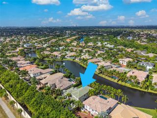 10221 Blue Palm St, Plantation, FL 33324