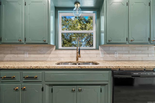 952 Twin Points Road, Hot Springs, AR 71913