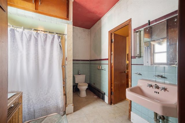 65838 48th Avenue, Hartford, MI 49057