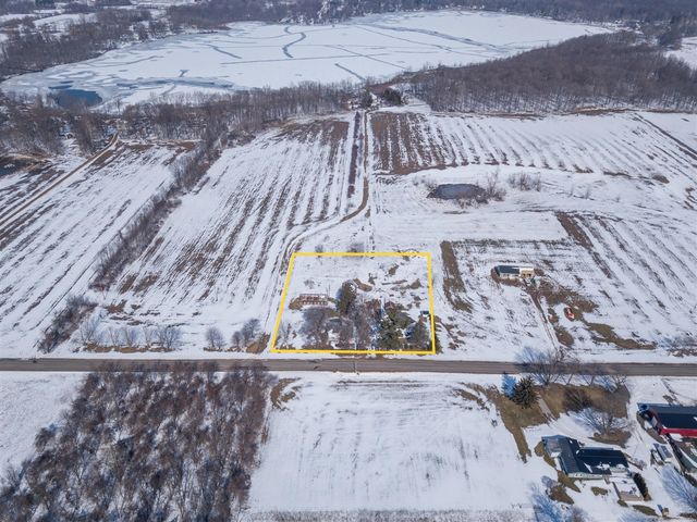 65838 48th Avenue, Hartford, MI 49057