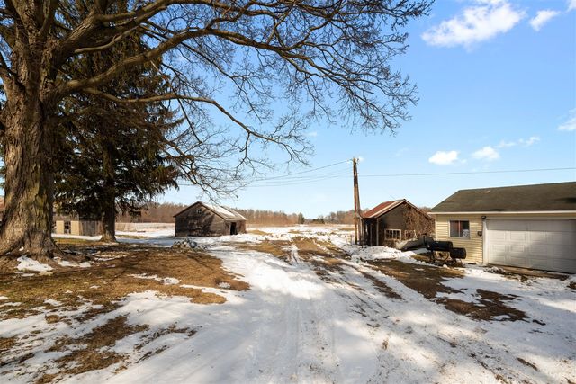 65838 48th Avenue, Hartford, MI 49057