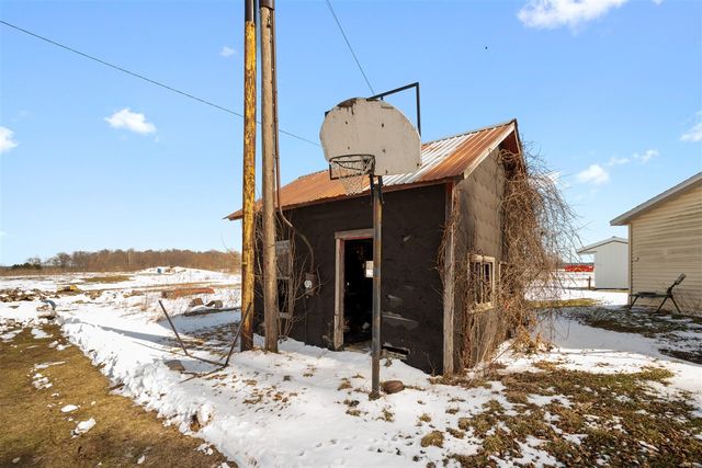 65838 48th Avenue, Hartford, MI 49057