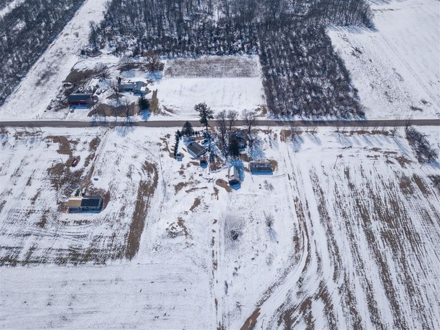 65838 48th Avenue, Hartford, MI 49057