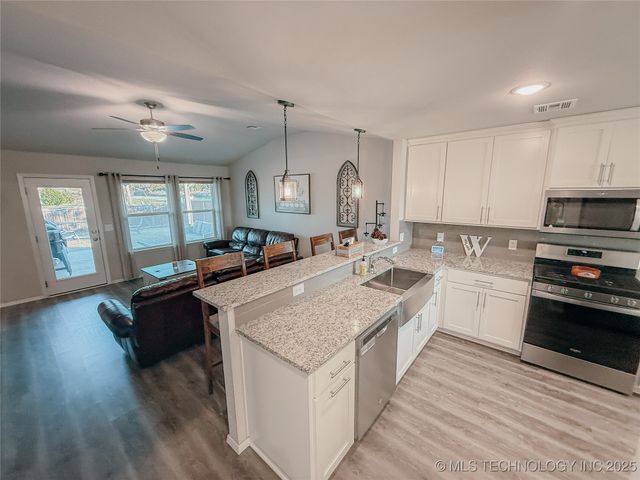 8601 N 76th Place E, Owasso, OK 74055