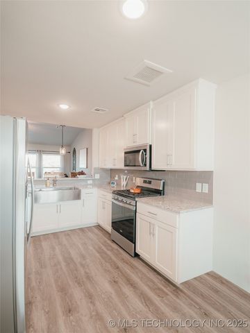 8601 N 76th Place E, Owasso, OK 74055