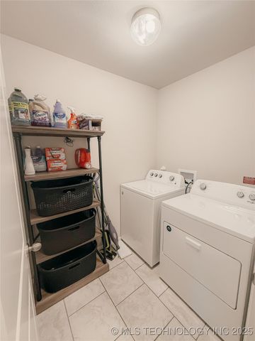 8601 N 76th Place E, Owasso, OK 74055