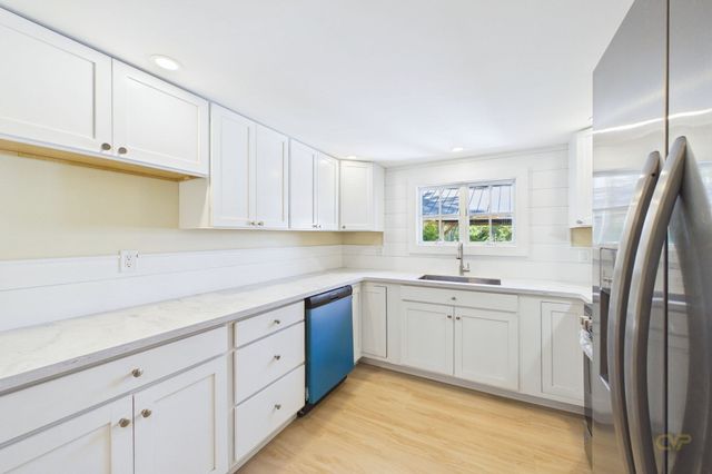 20 Nicholas Ave, Plymouth, MA 02360