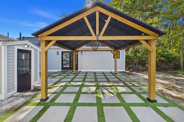 20 Nicholas Ave, Plymouth, MA 02360