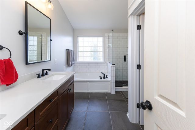 2394 Woodcreek Crossing Boulevard, Avon, IN 46123