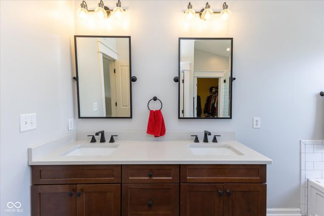 2394 Woodcreek Crossing Boulevard, Avon, IN 46123