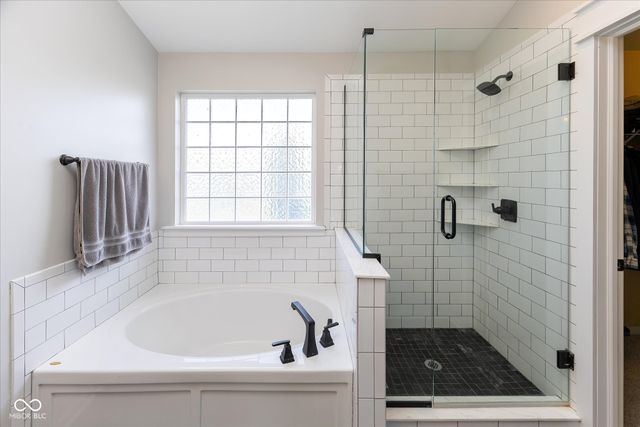 2394 Woodcreek Crossing Boulevard, Avon, IN 46123