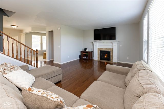 2394 Woodcreek Crossing Boulevard, Avon, IN 46123