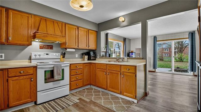 517 W Broadway Street, Blair, WI 54616