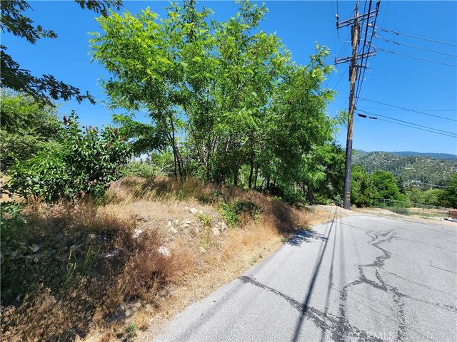 31912 Encina Way, Running Springs, CA 92382