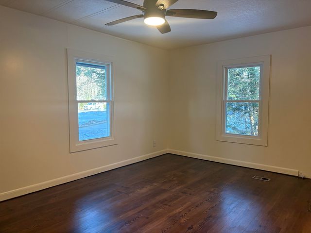 15 Edgewood Drive, Hopkinton, NH 03229