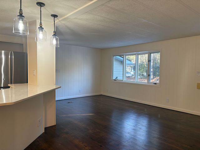 15 Edgewood Drive, Hopkinton, NH 03229