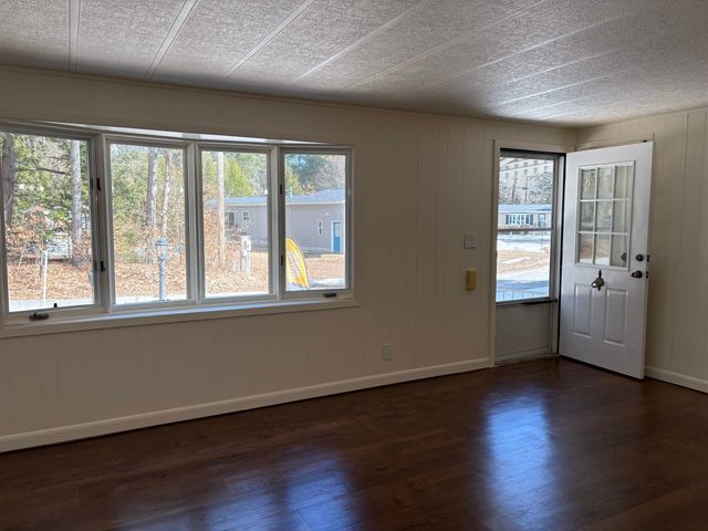 15 Edgewood Drive, Hopkinton, NH 03229