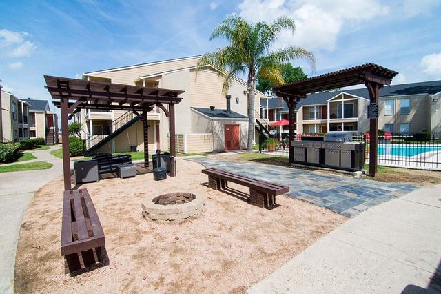 424 S Bender Avenue 208, Humble, TX 77338
