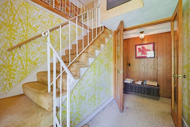 1 Deerfield Ln, Natick, MA 01760