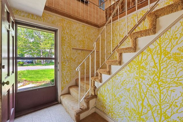 1 Deerfield Ln, Natick, MA 01760